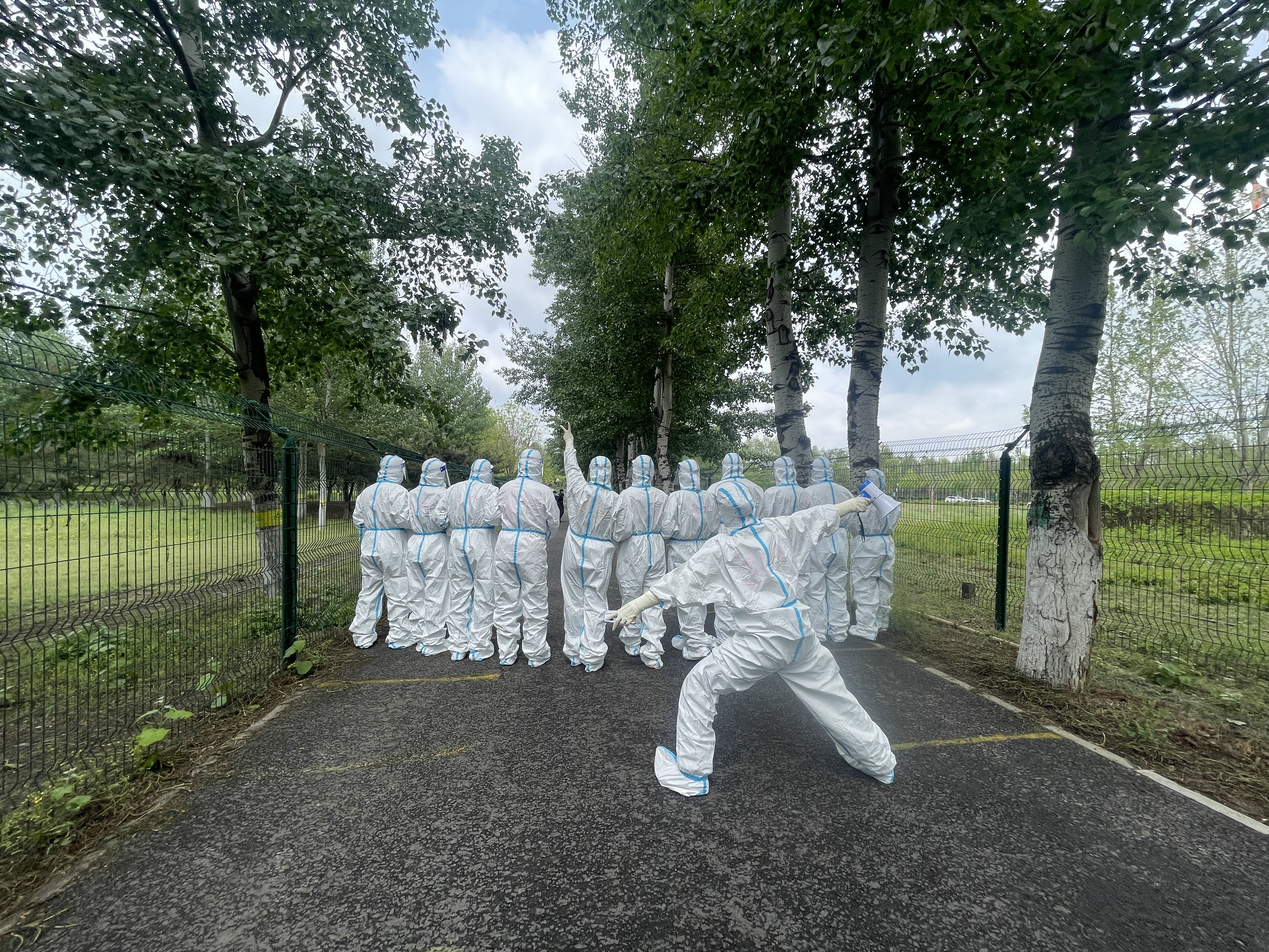 有速度，，，，，，，，有力度！亦庄Z6尊龙凯时集团员工助力核酸采样！