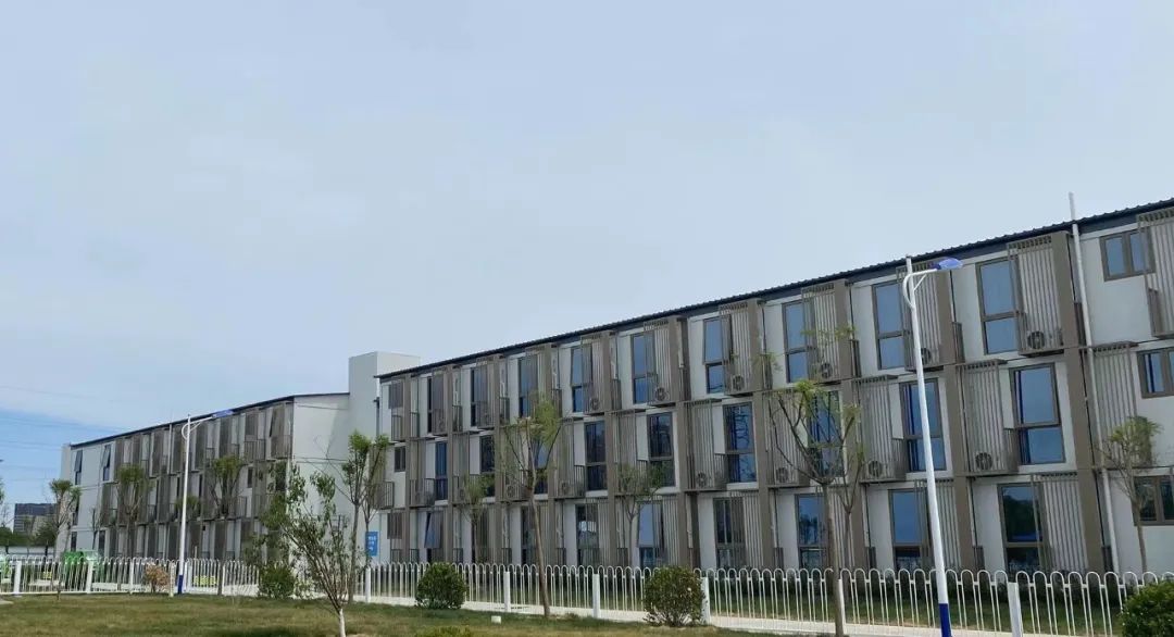 临时的“家”，，，，，，，，满满的爱！亦城集中医学观察点战“疫”纪实